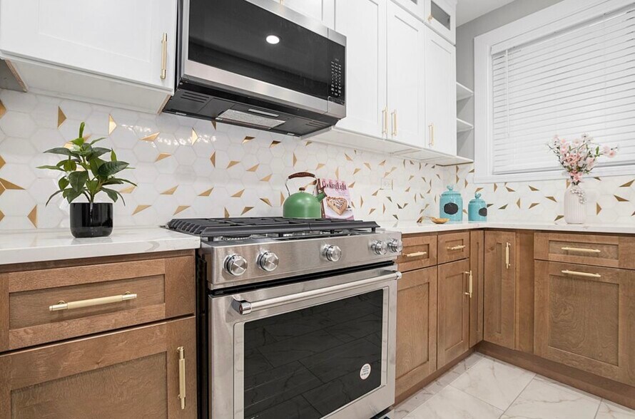 Building Photo - 1809 W Armitage Ave