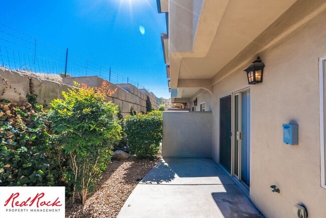 Building Photo - 3 Bedroom & 2.5 Bathroom & Dog Friendly!