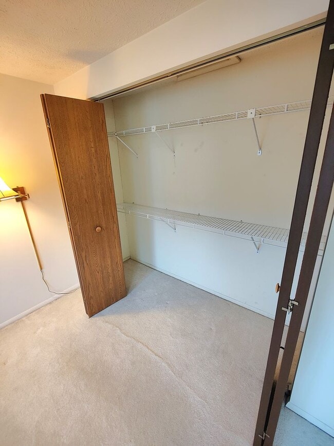 Building Photo - *Spacious & Conveniently Located 3BD/2.5BA Townhouse Available in Bethel Park*