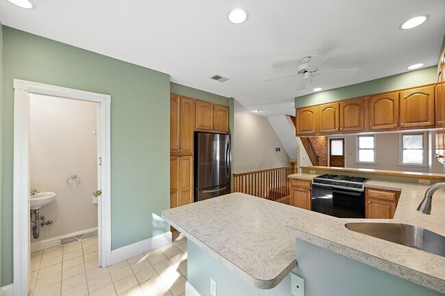 Building Photo - 1516 N Clayton St