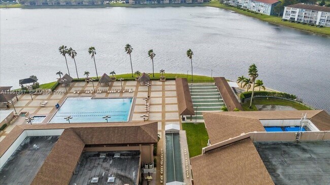 Building Photo - 1400 SW 124th Terrace