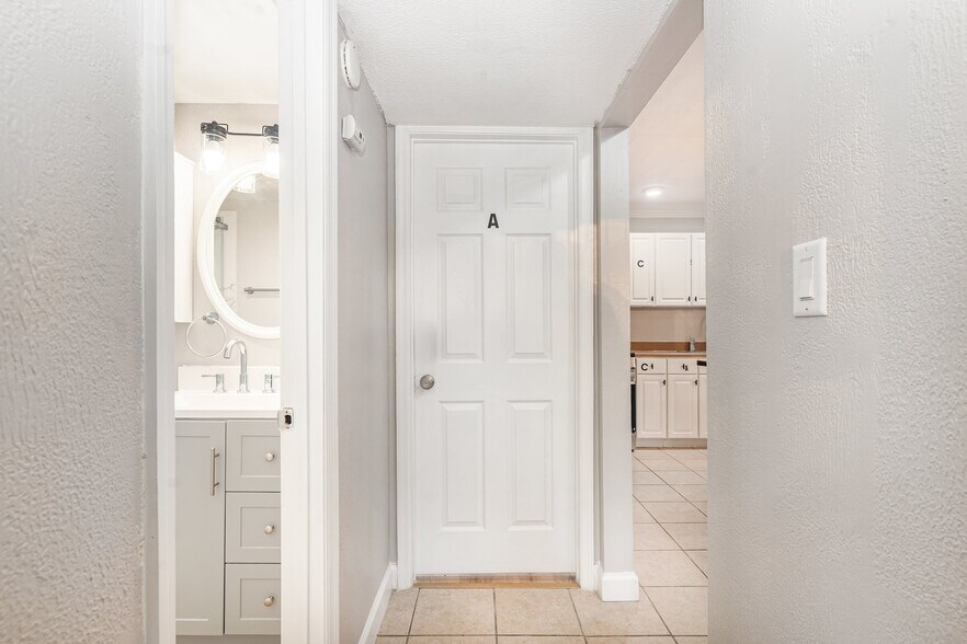 Room 1 - 1700 SW 16th Ct