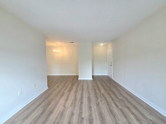 Building Photo - 9569 Coggs Bill Dr