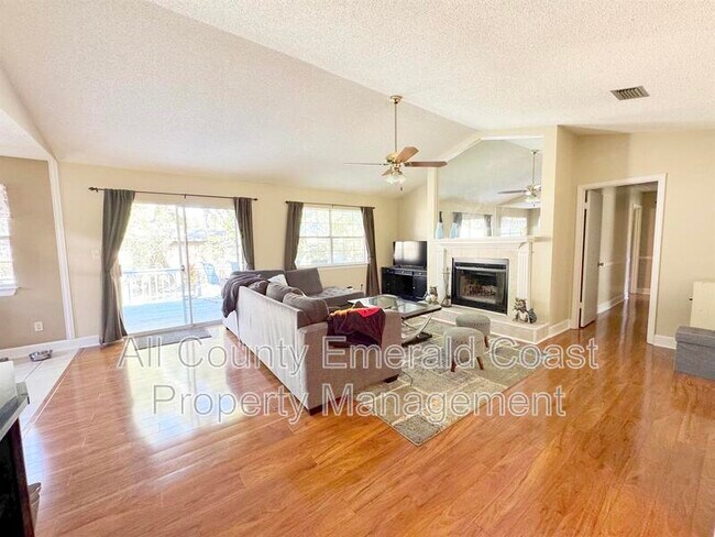 Building Photo - 1126 Bay Ct