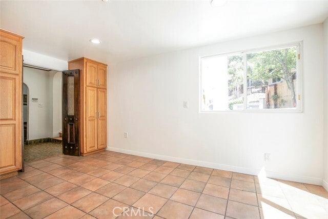 Building Photo - 2644 E Chevy Chase Dr