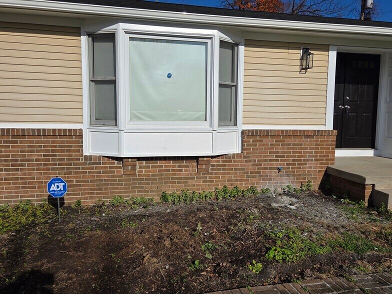 Building Photo - 4239 Glenn Dale Rd