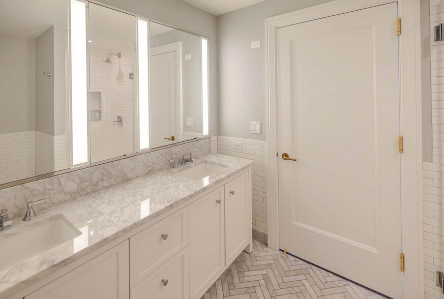 Building Photo - 502 E Illinois St