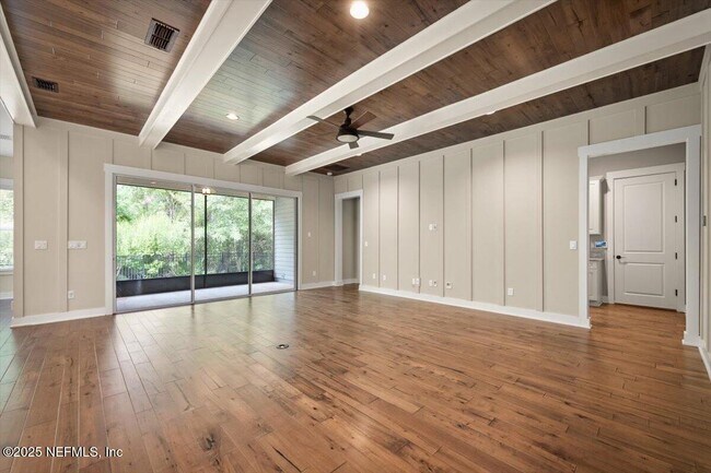 Building Photo - 305 Seahill Dr