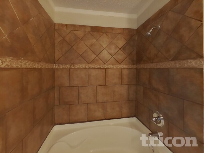 Building Photo - 716 King St