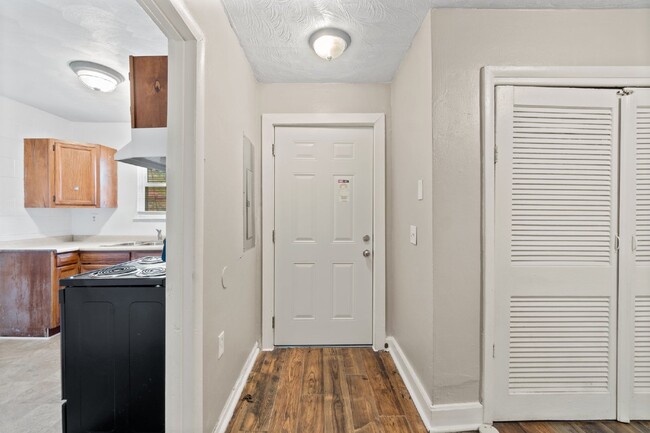 Building Photo - 3 BEDROOM BRICK TOWNHOME FOR RENT IN NORFOLK