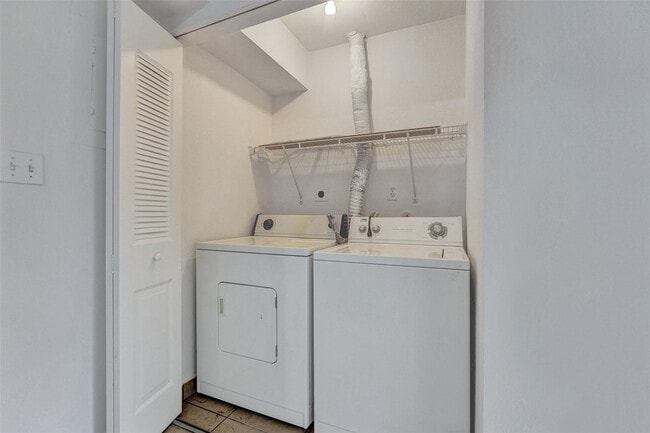 Building Photo - 26 Wimbledon Lakes Dr