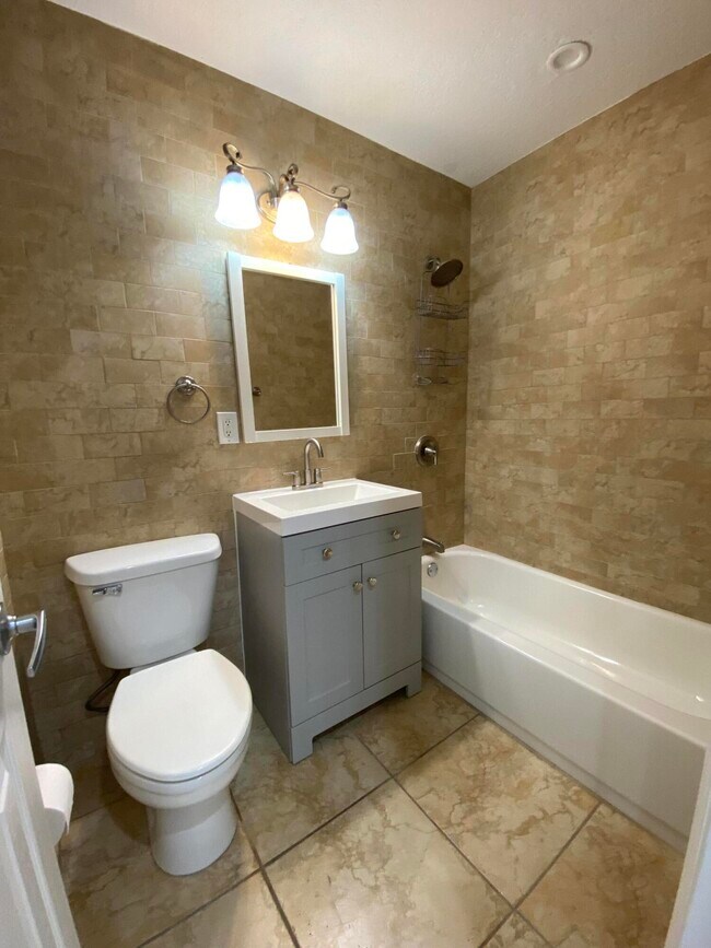 Building Photo - 3436 Housatonic Dr