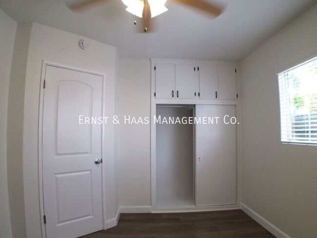 Building Photo - 230 E Hullett St