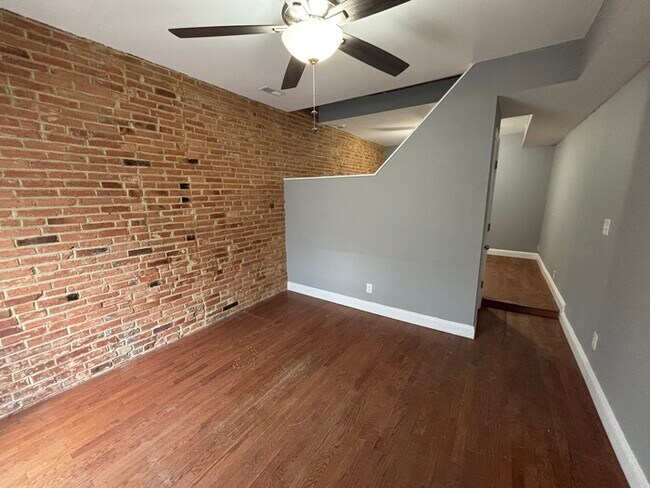 Building Photo - 5 Bedroom Home 21230