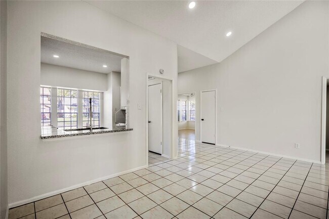 Building Photo - 11030 Hidden Bend Dr