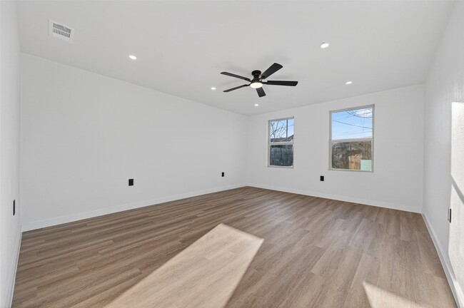 Building Photo - 6621 Jason St