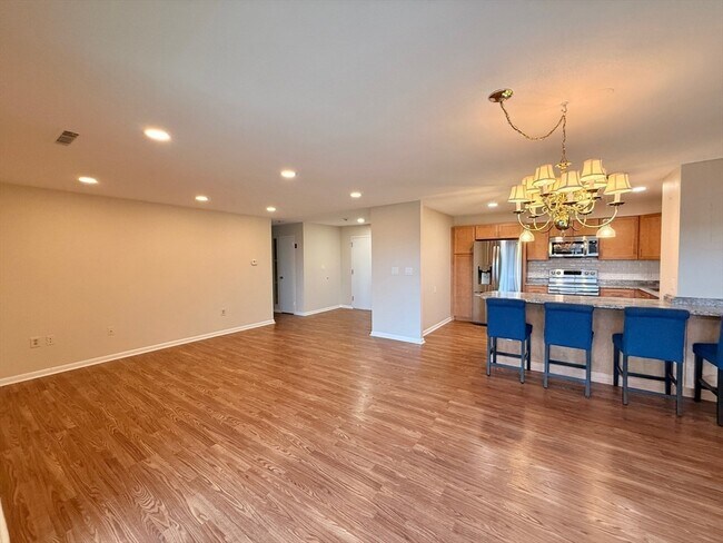 Building Photo - 1006 Paradise Rd