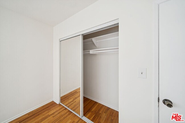 Building Photo - 1027 N Edinburgh Ave