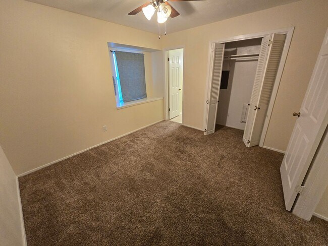 Building Photo - College Station -2 bedroom/ 2.5 bath - 2 story condo -Complex has a Pool.