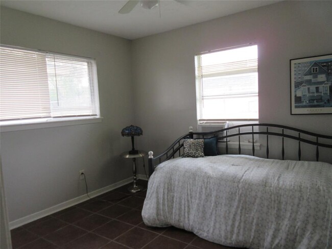 Building Photo - 7516 Lockwood Dr