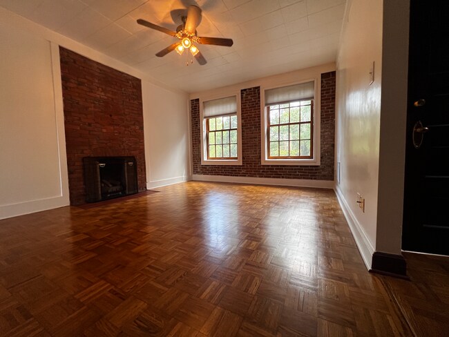 Building Photo - 4149 W Pine Blvd