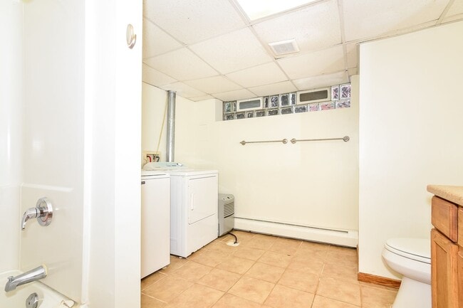 Building Photo - 509 6th St SE