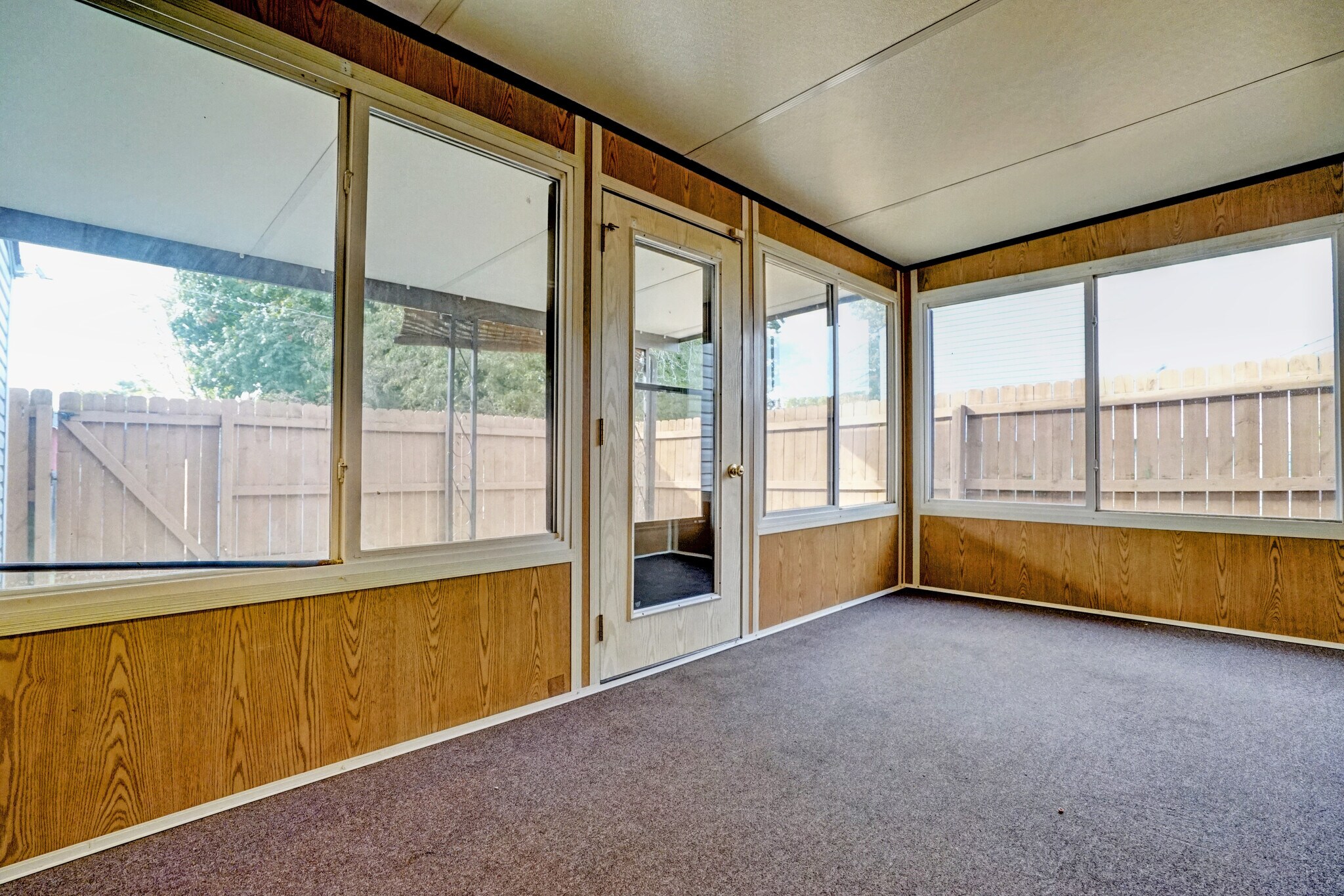 Four Season Room - 626 Woods Crossing Dr