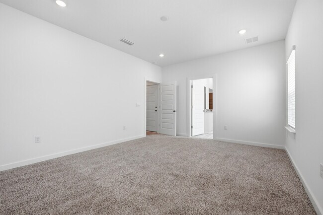 Building Photo - 213 Huckleberry St