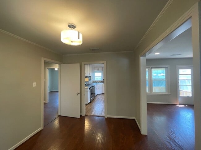 Building Photo - Beautiful 2 Bed / 1 Bath Home – Prime Location