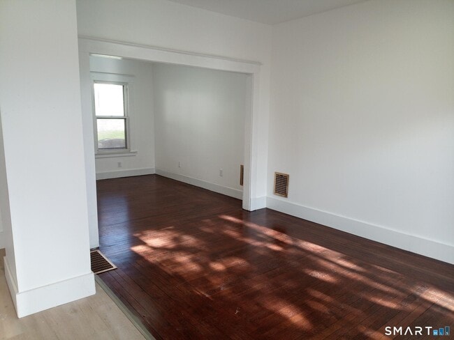 Building Photo - 105 Hillside Ave