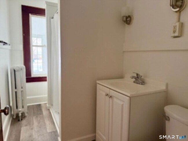 Building Photo - 252 Main St