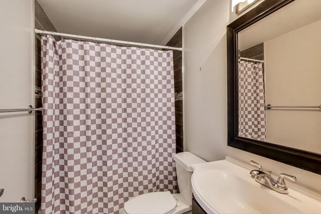 Building Photo - 317 Todd Pl NE