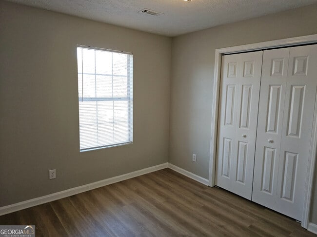 Building Photo - 210 Sabal Dr