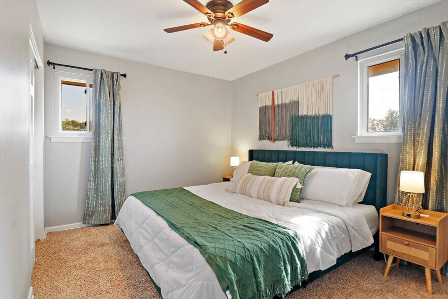 Building Photo - 207 N Beverly St