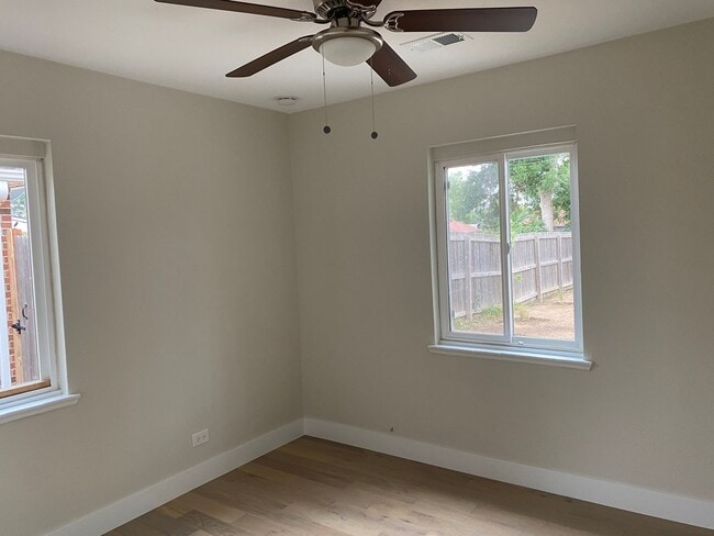Building Photo - 2541 Oneida St