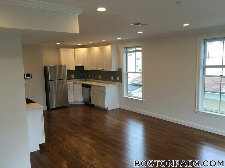 Building Photo - 2747 Washington St