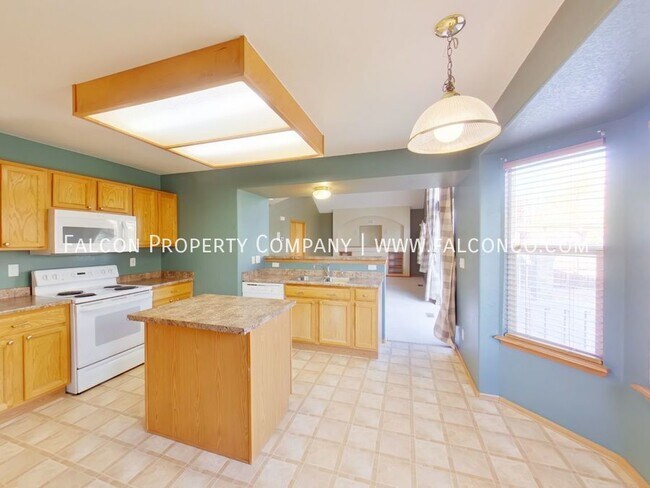 Building Photo - 4883 Jedediah Smith Rd