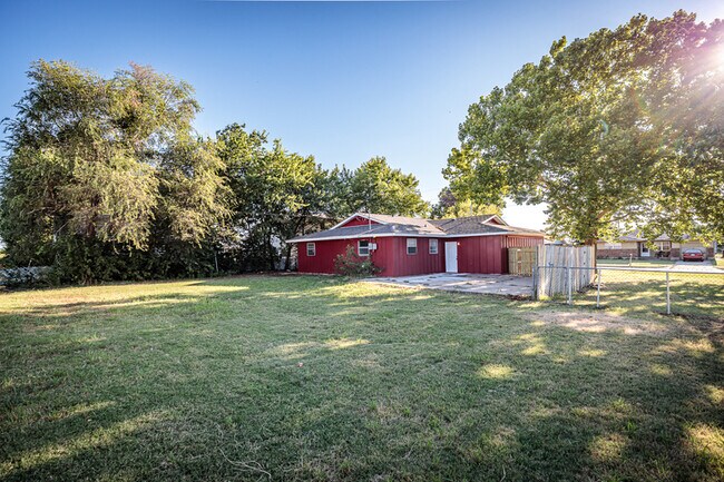 Building Photo - 3015 NE Pioneer Blvd