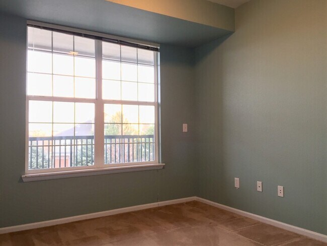Building Photo - Stunning Condo in Town Center Terrace!