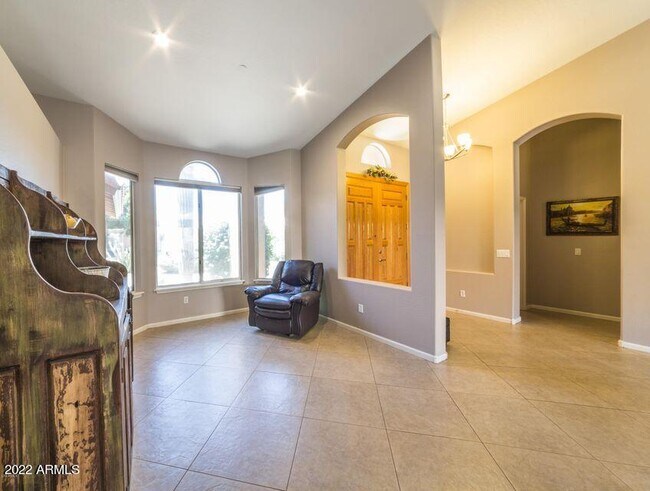 Building Photo - 13352 W Alvarado Dr