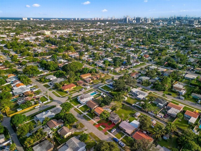 Building Photo - 2410 Coolidge St