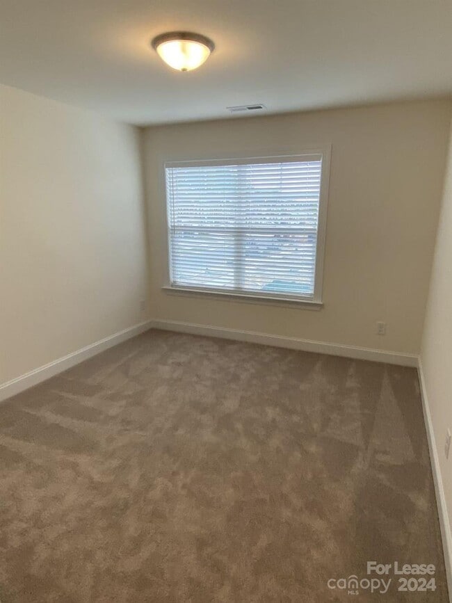 Building Photo - 1006 Moffat Ln