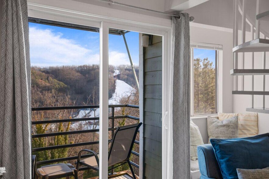 Building Photo - 1260 Ski View Dr