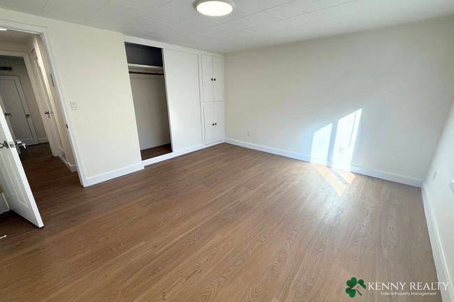 Building Photo - Remodeled 4BR/2BA Home w/ Dual Kitchens + New Appliances — Daly City