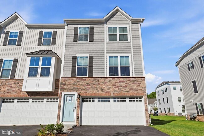 Building Photo - 30 Dolcie Ln
