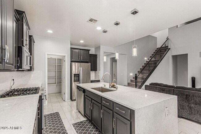 Building Photo - 10827 W Bronco Trail