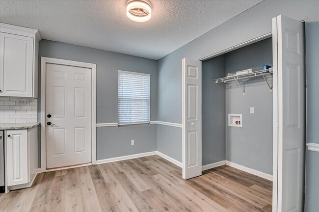 Building Photo - 2572 Tara Heights Cir