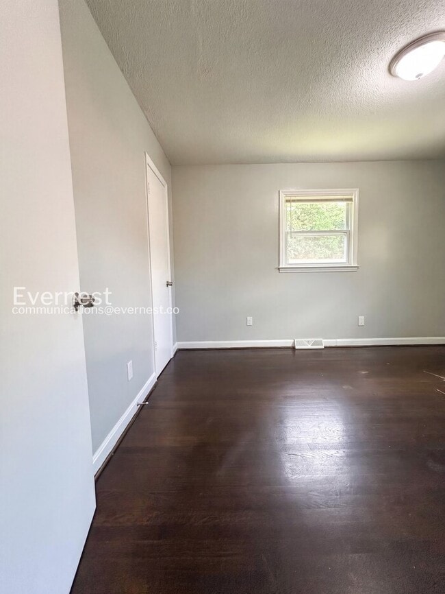 Building Photo - 907 Newcastle Rd