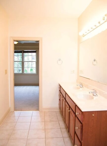 Building Photo - 2157 Bordeaux Court