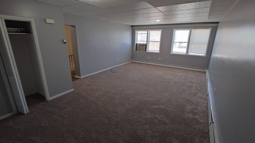 Building Photo - 18 S Forklanding Rd